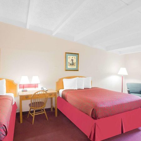 Days Inn By Wyndham Tallahassee University Center Екстериор снимка