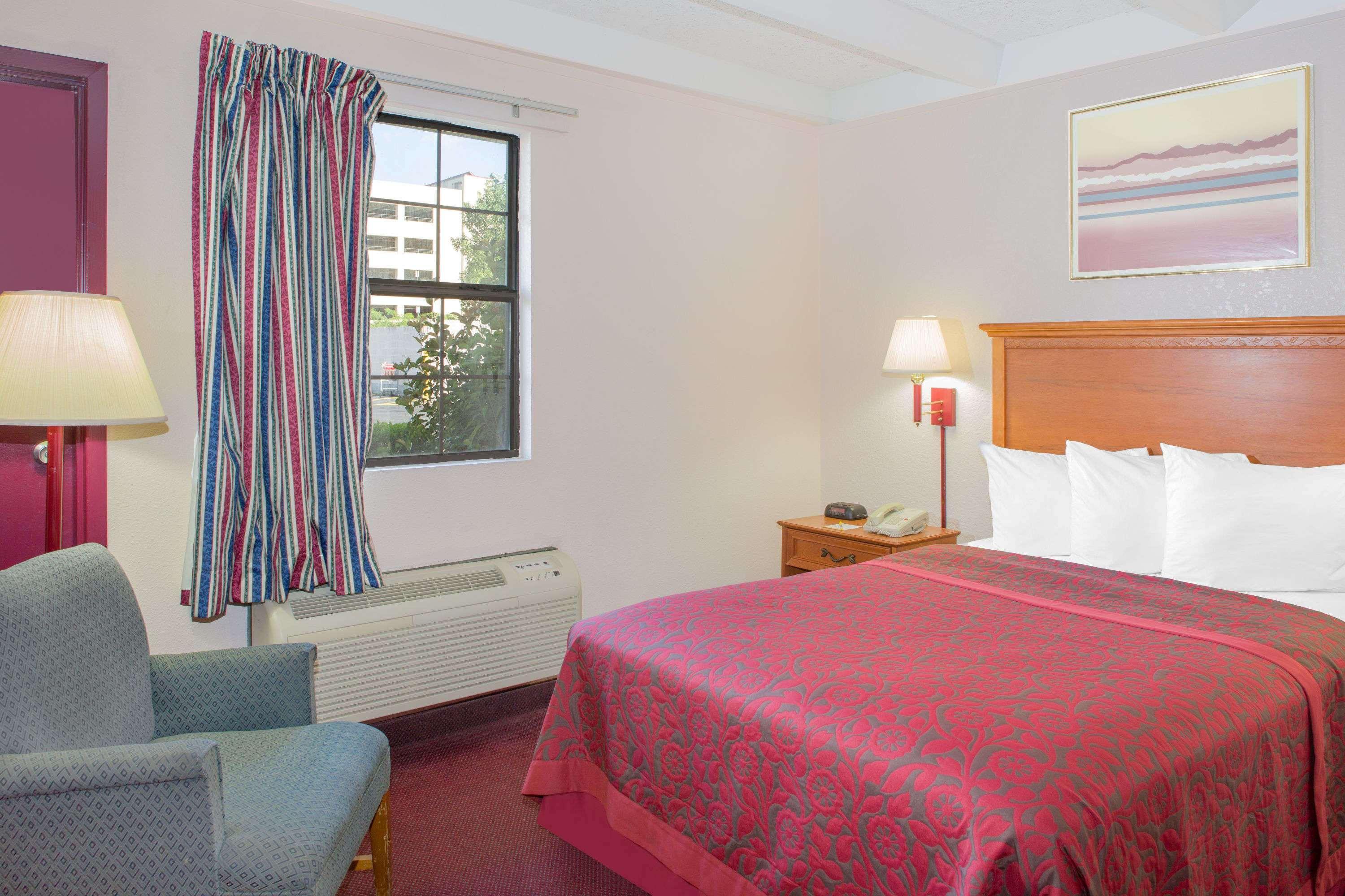 Days Inn By Wyndham Tallahassee University Center Екстериор снимка