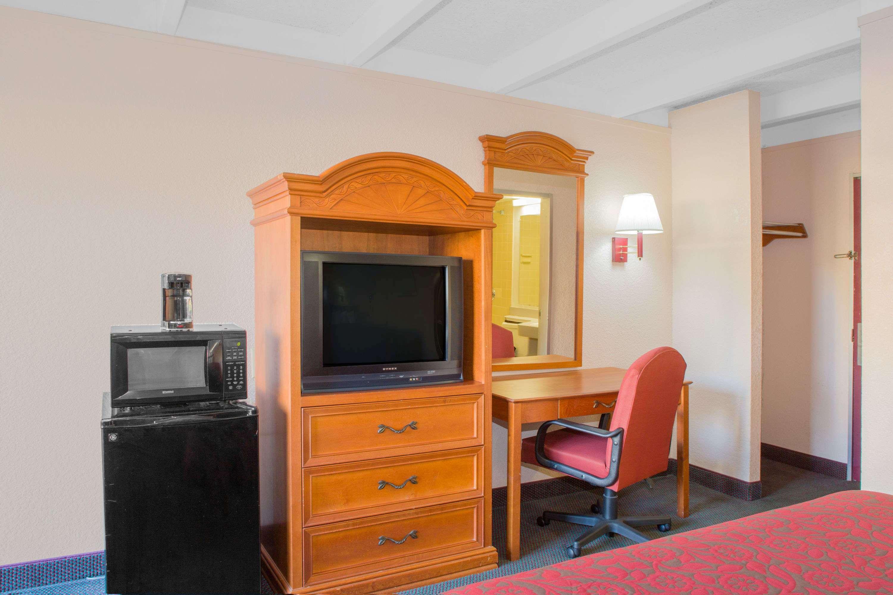 Days Inn By Wyndham Tallahassee University Center Екстериор снимка