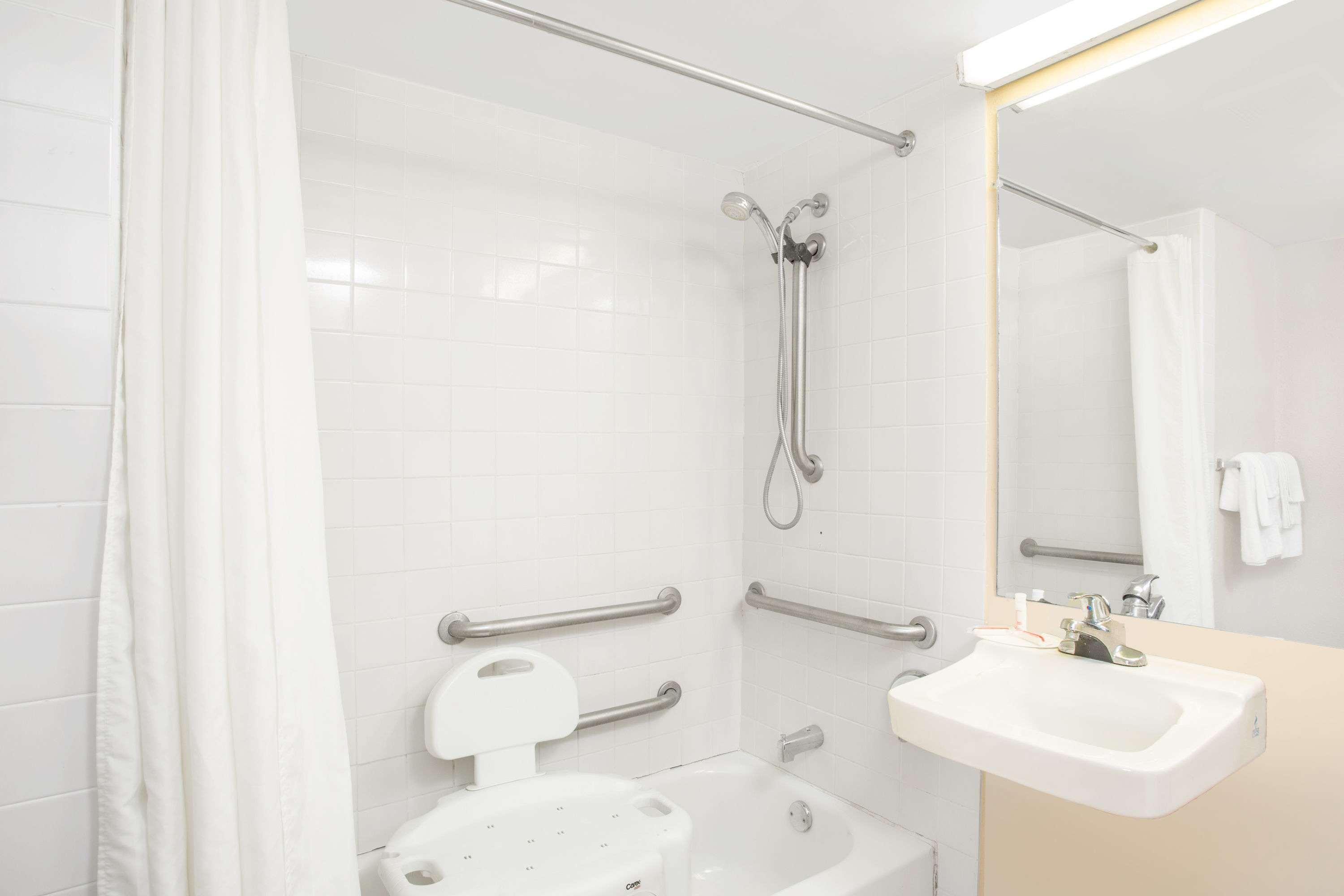 Days Inn By Wyndham Tallahassee University Center Екстериор снимка