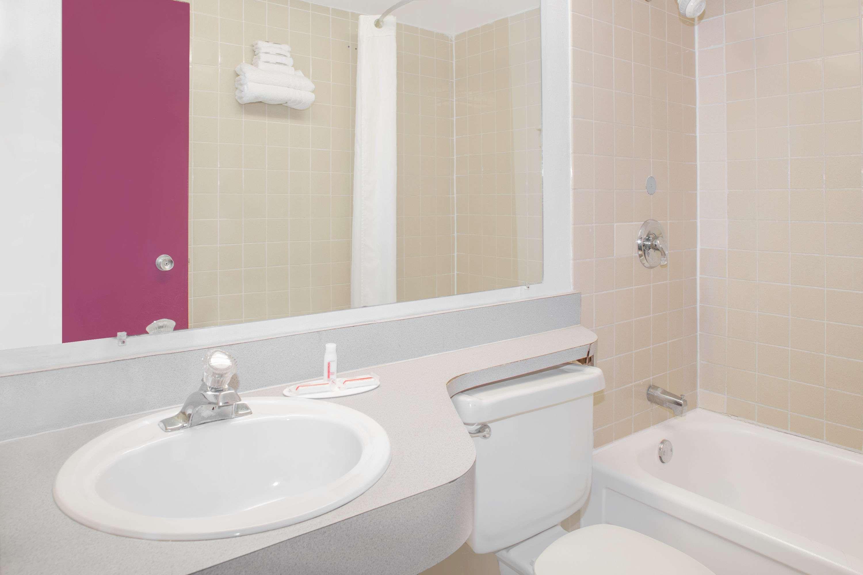 Days Inn By Wyndham Tallahassee University Center Екстериор снимка
