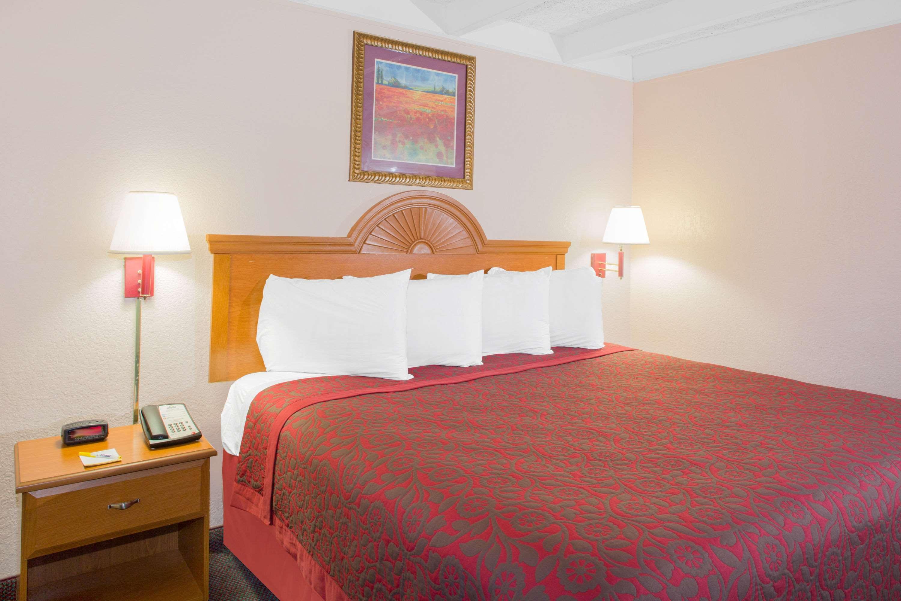 Days Inn By Wyndham Tallahassee University Center Екстериор снимка